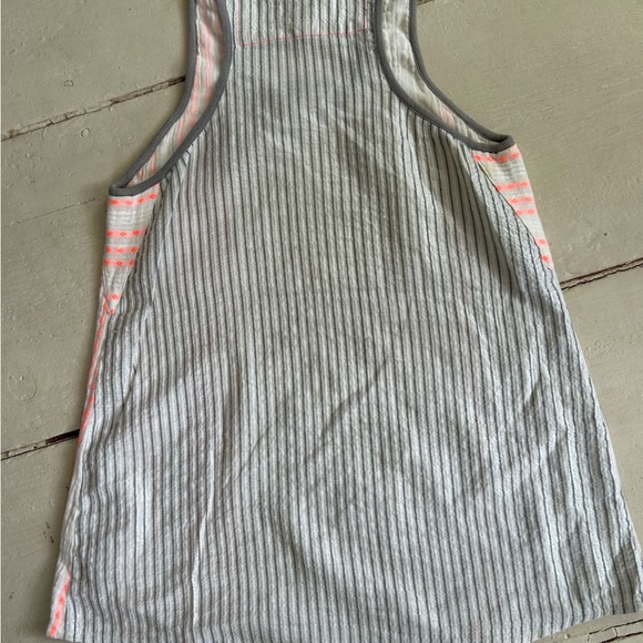 Pair of Ace & Jog tanks - Picture 10 of 10